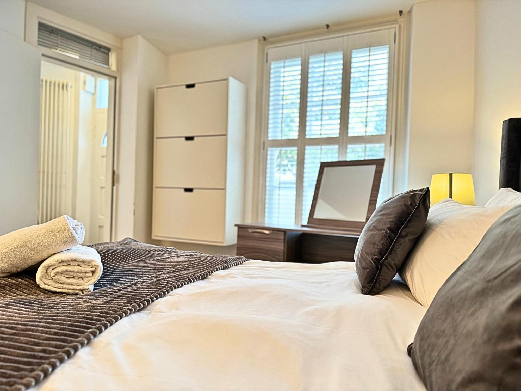 The Heart Of Kensington Mews - 3 Bedrooms House-Private Entrance-Hyde Park Walk Away-Green Park 9 Minutes Underground- The Best Of London With Glamour Of Kensington Dış mekan fotoğraf