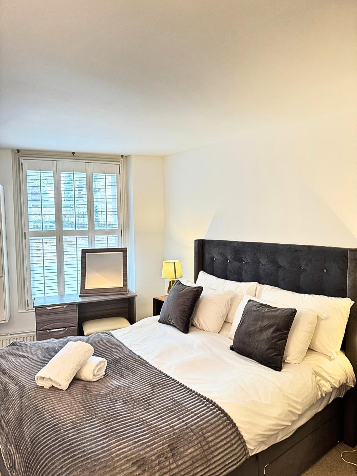 The Heart Of Kensington Mews - 3 Bedrooms House-Private Entrance-Hyde Park Walk Away-Green Park 9 Minutes Underground- The Best Of London With Glamour Of Kensington Dış mekan fotoğraf