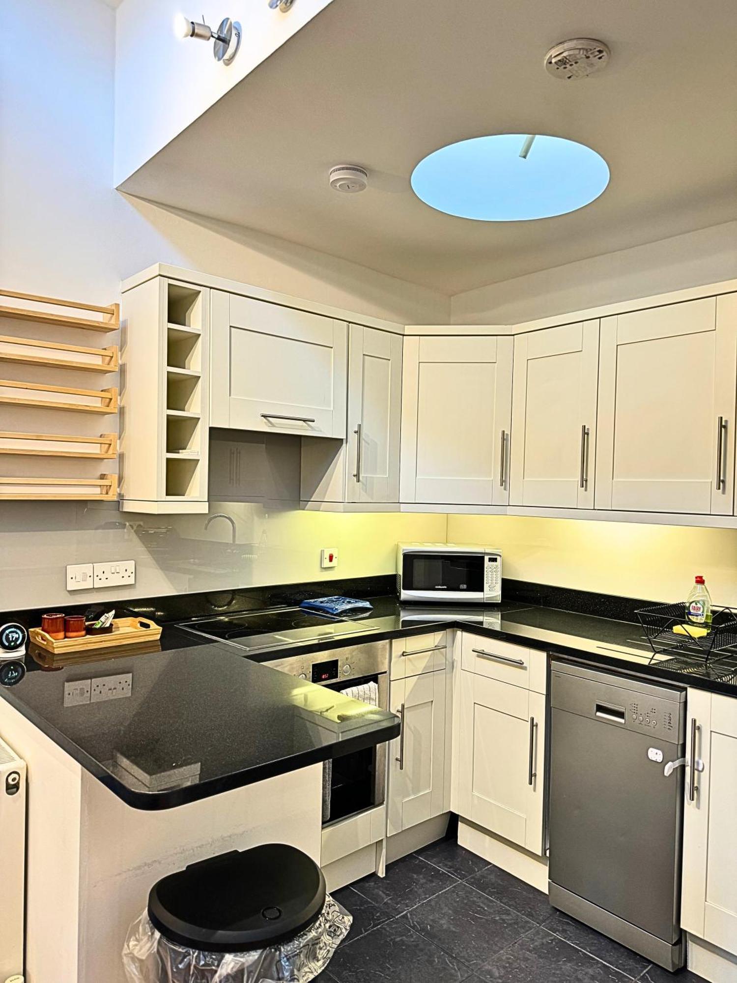The Heart Of Kensington Mews - 3 Bedrooms House-Private Entrance-Hyde Park Walk Away-Green Park 9 Minutes Underground- The Best Of London With Glamour Of Kensington Dış mekan fotoğraf