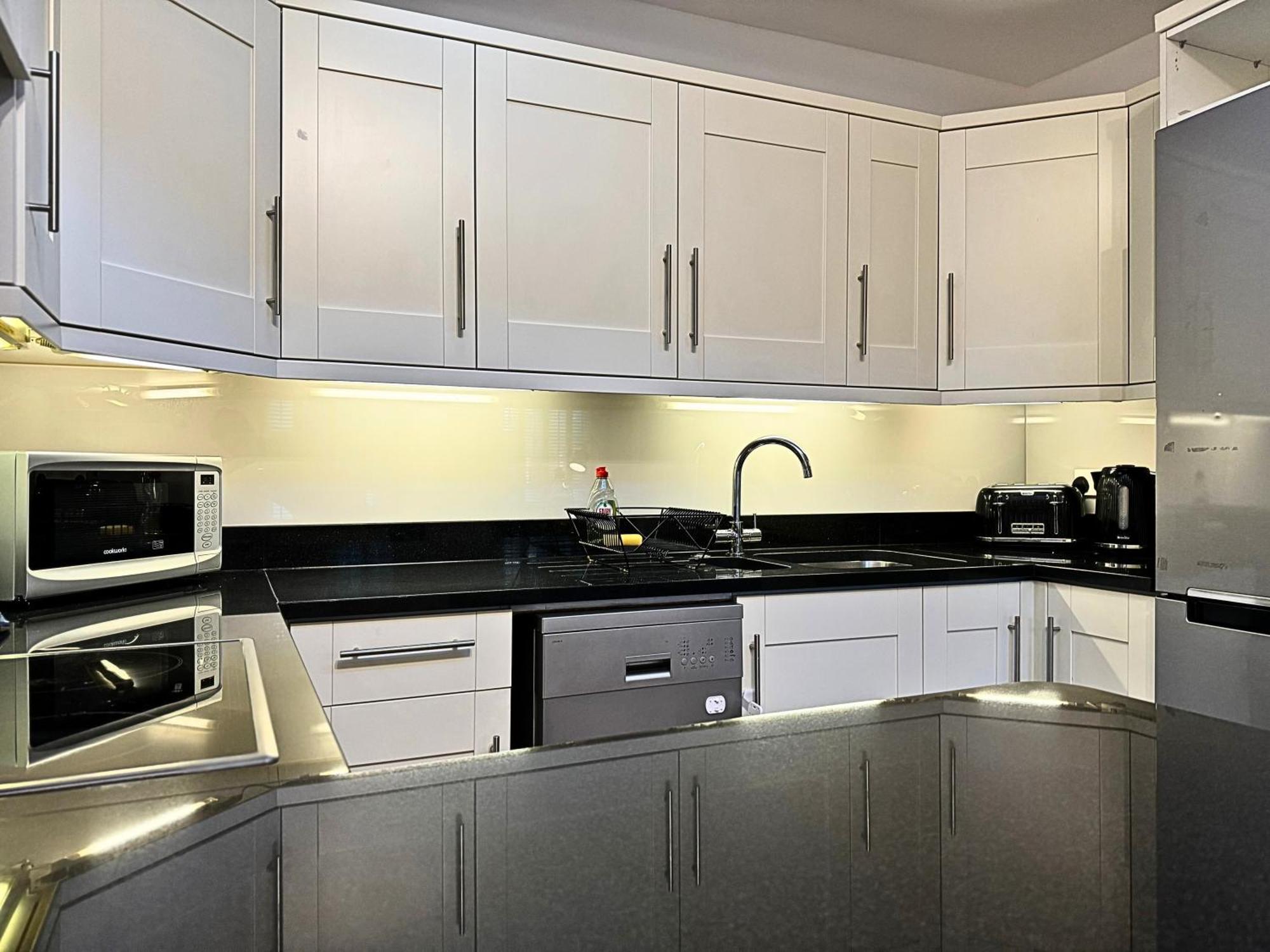The Heart Of Kensington Mews - 3 Bedrooms House-Private Entrance-Hyde Park Walk Away-Green Park 9 Minutes Underground- The Best Of London With Glamour Of Kensington Dış mekan fotoğraf