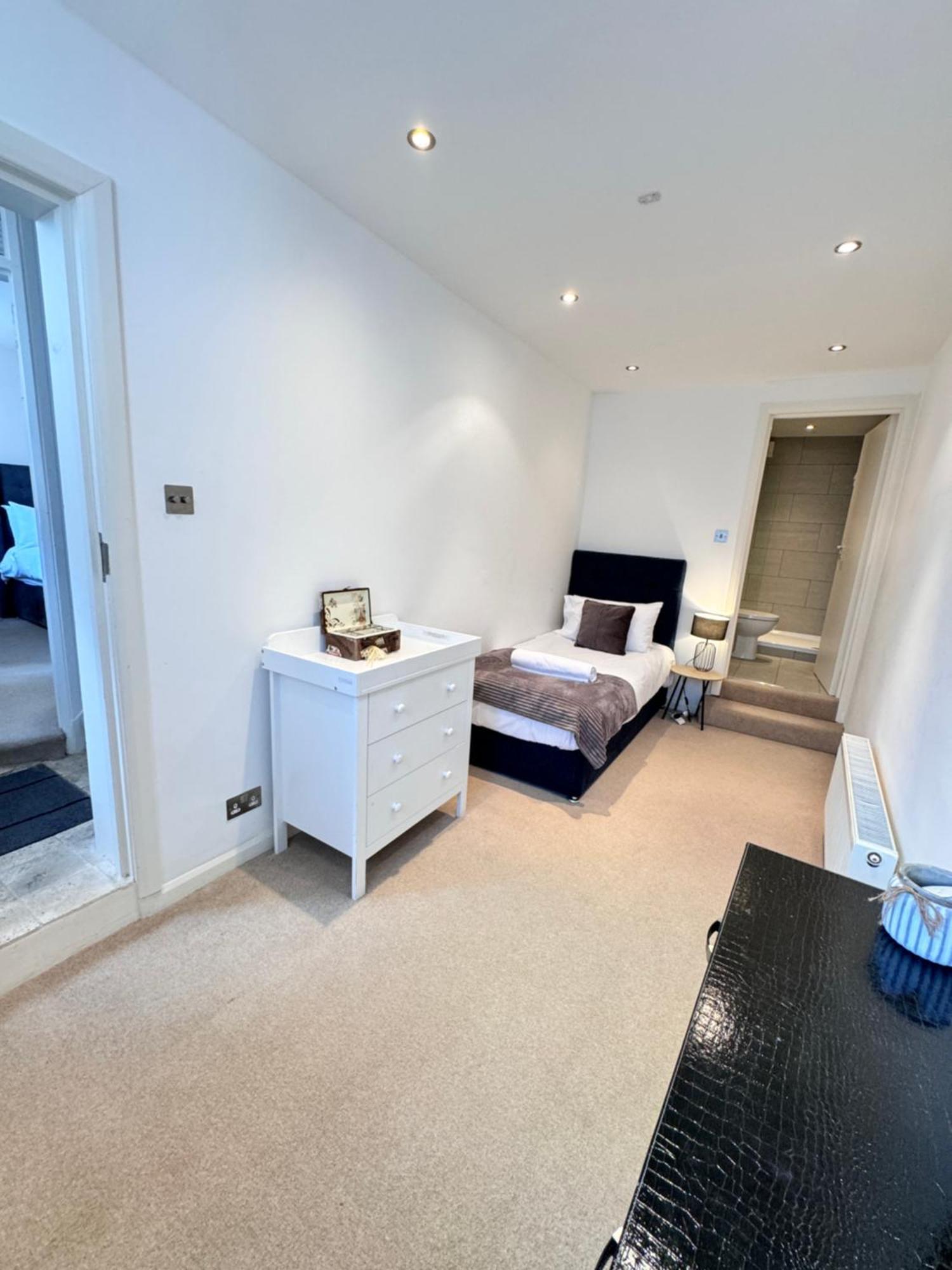 The Heart Of Kensington Mews - 3 Bedrooms House-Private Entrance-Hyde Park Walk Away-Green Park 9 Minutes Underground- The Best Of London With Glamour Of Kensington Dış mekan fotoğraf